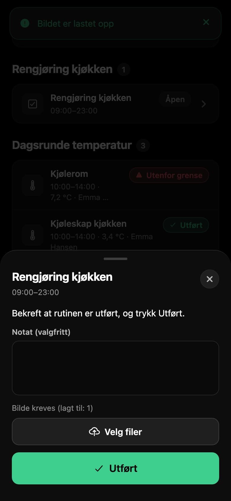 The cleaning round requires a photo. The Completed button is only activated once the photo is added.